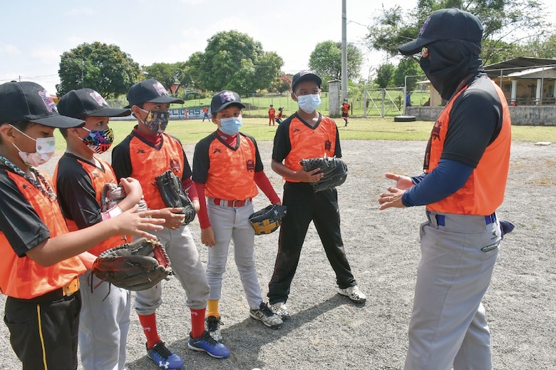 Una academia que promueve un béisbol igual para todos