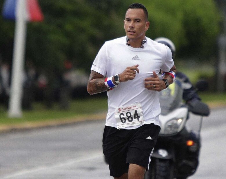 Keniano Simon Kariuki gana el Maratón de Panamá