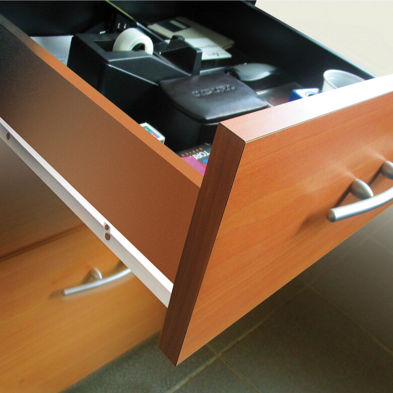 Los herrajes esenciales para la ebanistería