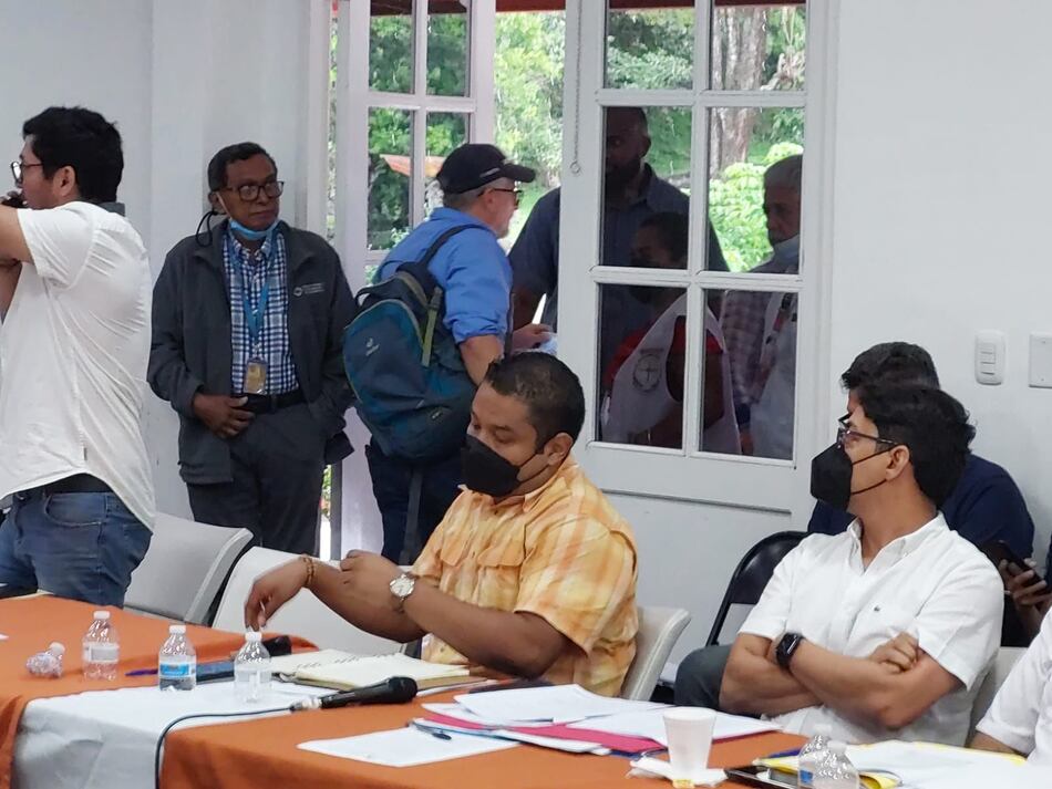 Indígenas se levantan de la mesa única del diálogo