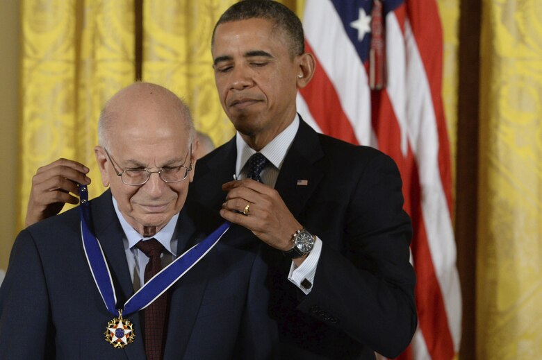 Fallece el psicólogo Daniel Kahneman, premio nobel de Economía en 2002