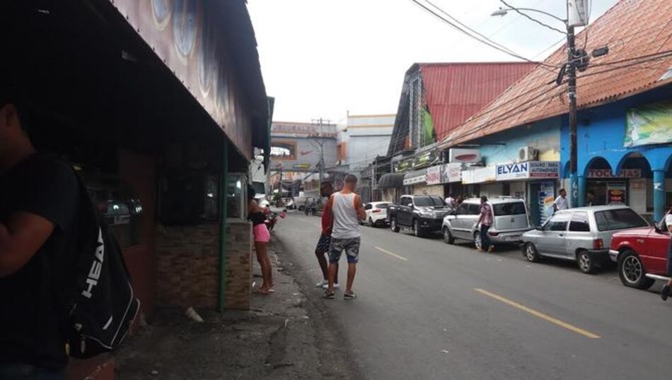 Siguen llegando cubanos y haitianos a la frontera entre Panamá y Costa Rica