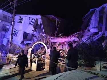 Al menos 14 muertos por sismo de magnitud 6.8 en el este de Turquía