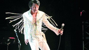 Para rendir tributo al rey Elvis