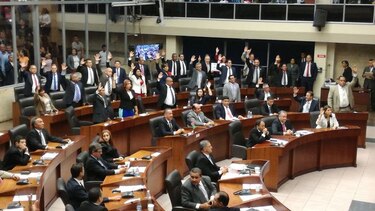 Asamblea rechaza las designaciones de Moore y Tovar de Zarak como magistradas