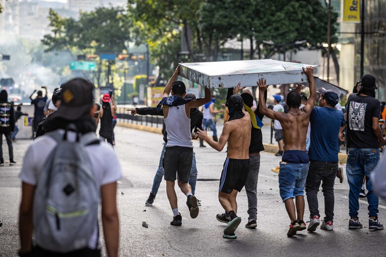 El cuestionado resultado electoral despierta en Venezuela las protestas tras presidenciales