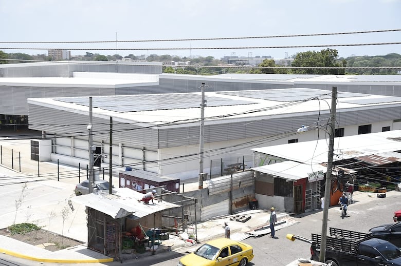 El mercado de La Chorrera abre al público