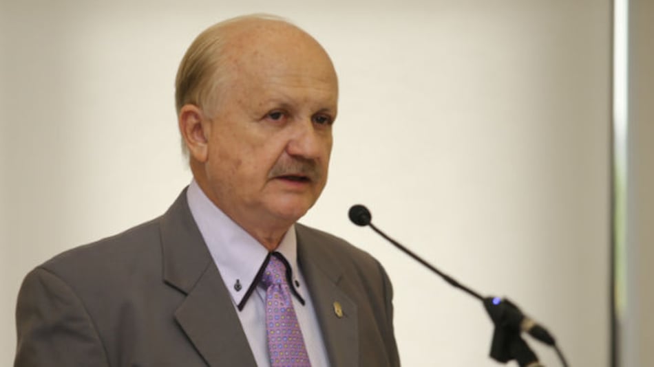 Magistrado Pinilla acepta que familiares laboran en el Tribunal Electoral