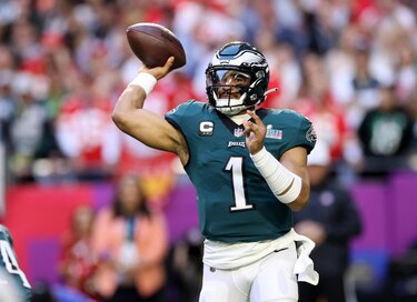 Los Eagles vencen a Rams y mantienen el invicto en la NFL
