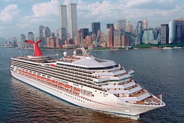 Carnival contrata oficiales panameños