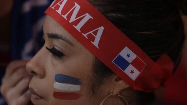 La afición brinda un caluroso y emotivo recibimiento a la selección panameña