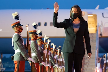 Kamala Harris llega a Guatemala para abordar el origen de la migración ilegal a Estados Unidos