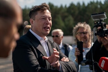 Musk dice que la fecha de la pelea con Zuckerberg depende ahora de una prueba médica