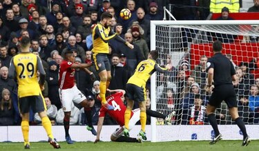 Arsenal empata al Manchester United con gol en último minuto