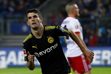 Dortmund lidera en solitario tras golear al Hamburgo