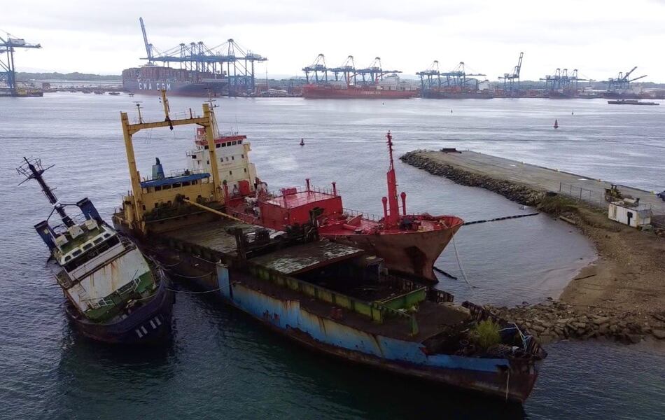 Desguace de embarcaciones en Colón alerta a ecologistas