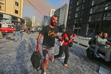 Dos explosiones en el puerto de Beirut dejan decenas de heridos