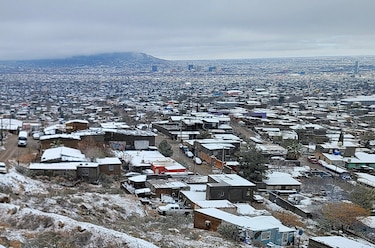 Nieve cubre la fronteriza mexicana Ciudad Juárez, en alerta por temperaturas de hasta -6°C