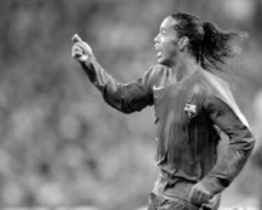 Ronaldinho sigue en la mira del Milan e Inter