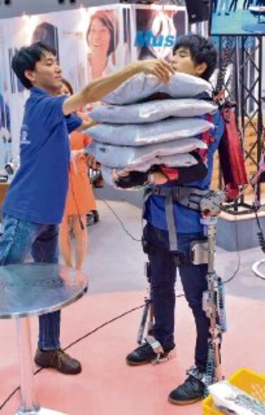 Traje de músculos para trabajar y asistir enfermos