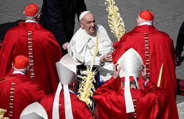El papa Francisco no lee la homilía en la misa del Domingo de Ramos