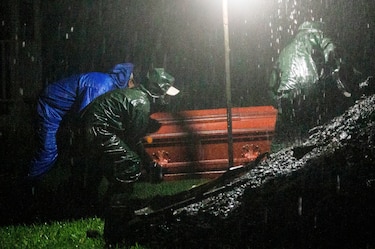 Nicaragua realiza decenas de ‘entierros exprés’ por la noche, en plena pandemia