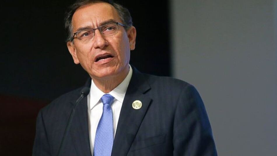 Aprobación del presidente peruano Martín Vizcarra cae 5 puntos a 58%