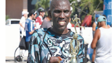 Kariuki se impone, Castelblanco da pelea
