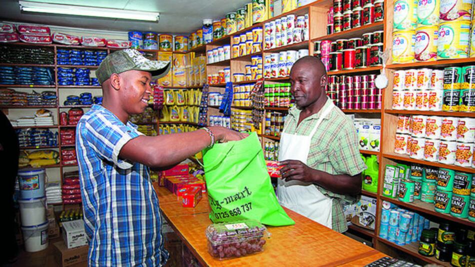 Prohíben fabricar o importar bolsas de plástico