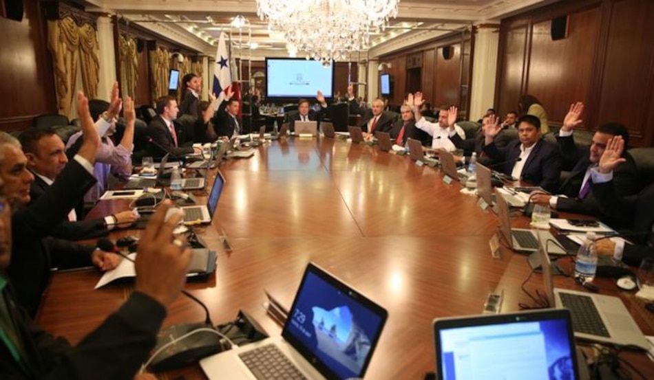 Panamá suspende el transporte aéreo de pasajeros y carga con Venezuela