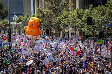 En medio de protestas contra su política migratoria, Trump ordena intensificar las deportaciones y focalizarse en ciudades santuario