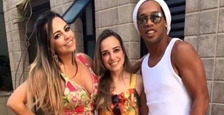 Ronaldinho desmiente rumores de boda con dos mujeres