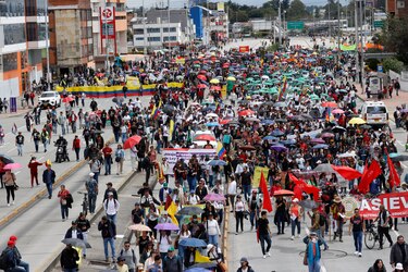Maestros colombianos se toman Bogotá como protesta ante la ‘privatización de la educación’