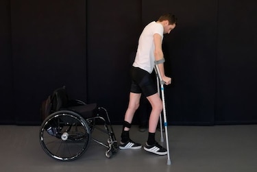 Parapléjicos tratados con estimulación eléctrica consiguen andar de nuevo