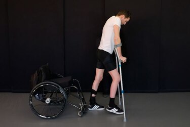 Parapléjicos tratados con estimulación eléctrica consiguen andar de nuevo