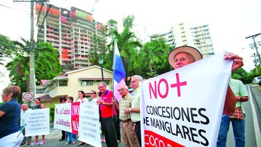 Reclamo millonario a residentes