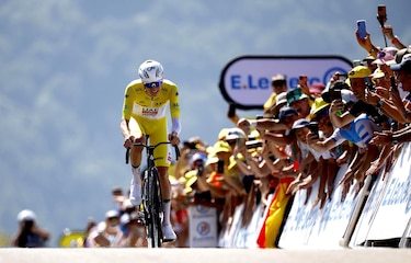 Tour de Francia: Pogacar también rompe el crono y vuela hacia París