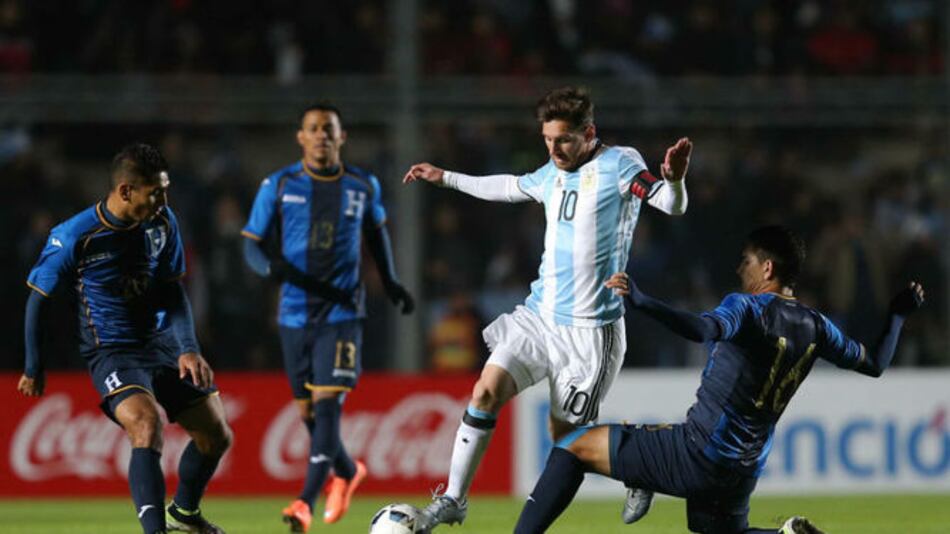 'Messi está mejor' tras golpe, dice médico de selección argentina