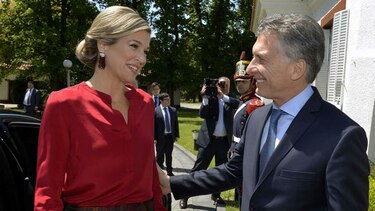 Reina de Holanda insta a inclusión financiera en Argentina