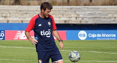Christiansen define convocatoria de Panamá para partidos amistosos en Europa