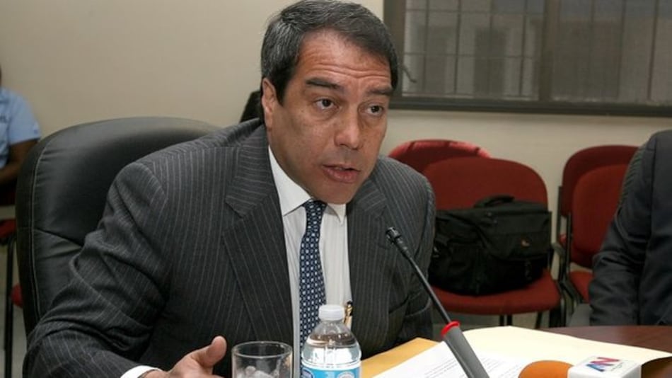 Formulan cargos a Juan Carlos Pino por supuestas anomalías en el cobro de estacionamientos en el aeropuerto