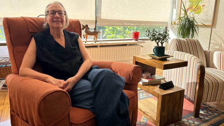 “La dicotomía era cuidarlo bien y a la vez ayudarlo a morir”: Gina Montaner sobre la eutanasia a la que se sometió en España su padre, el escritor cubano Carlos Montaner