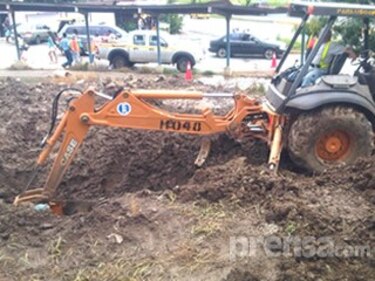 Colapsa tubería del Idaan en Brisas del Golf