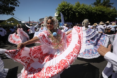 Las Tablas fue el centro del folclor con el Desfile de las Mil Polleras