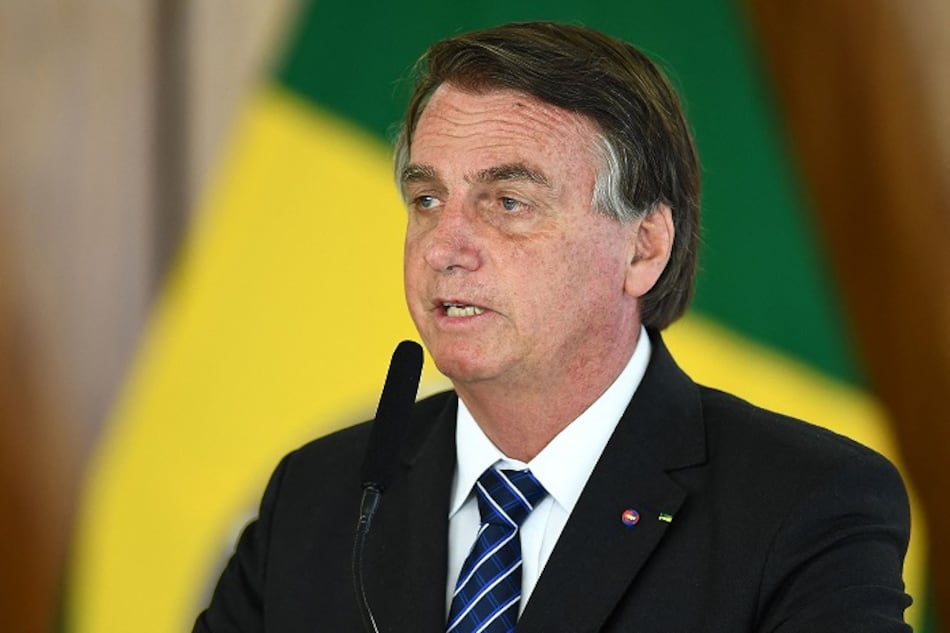 Plan de Bolsonaro para aumentar ayudas sociales causa renuncias en el gobierno