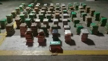 Decomisan 378 paquetes de droga en la costa abajo de Colón