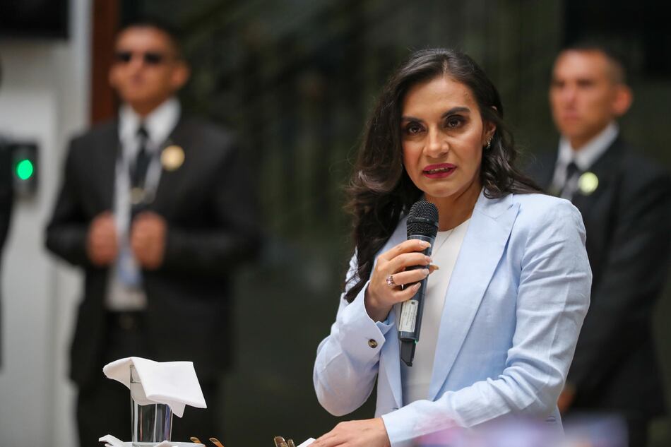La vicepresidenta de Ecuador acepta ir a Israel pero pide diálogo con el presidente Noboa