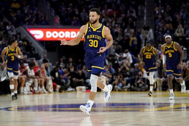 Curry mete 38 puntos pero se lesiona y Warriors pierden de nuevo a domicilio