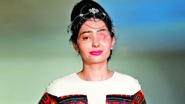 Modelo Reshma Qureshi abrió pasarela en NY