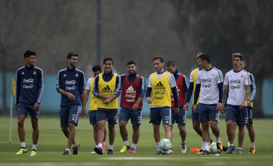 Uruguay recibe a Argentina en un partido clave